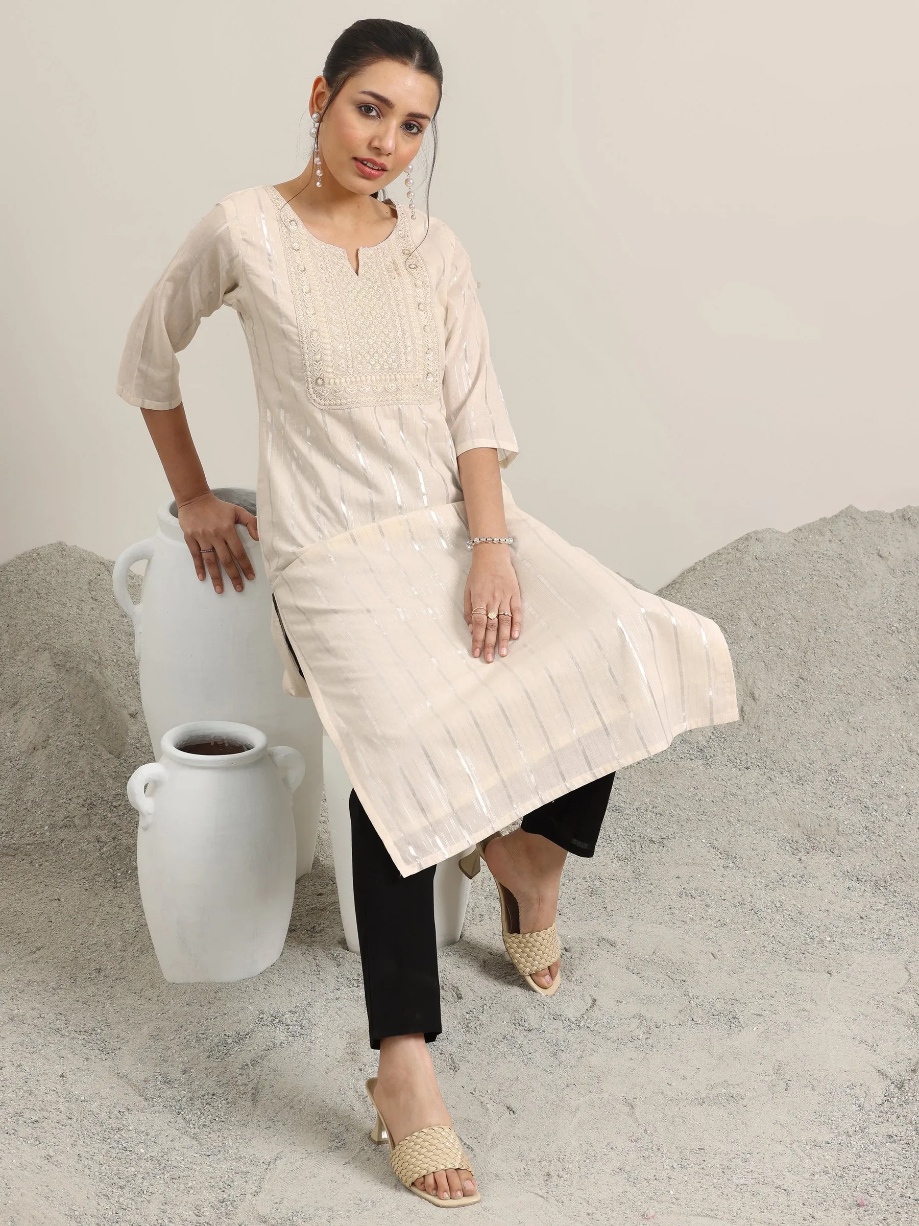 29504OS_5Main.webp Off White Embellished Cotton Straight Kurta - Image 1